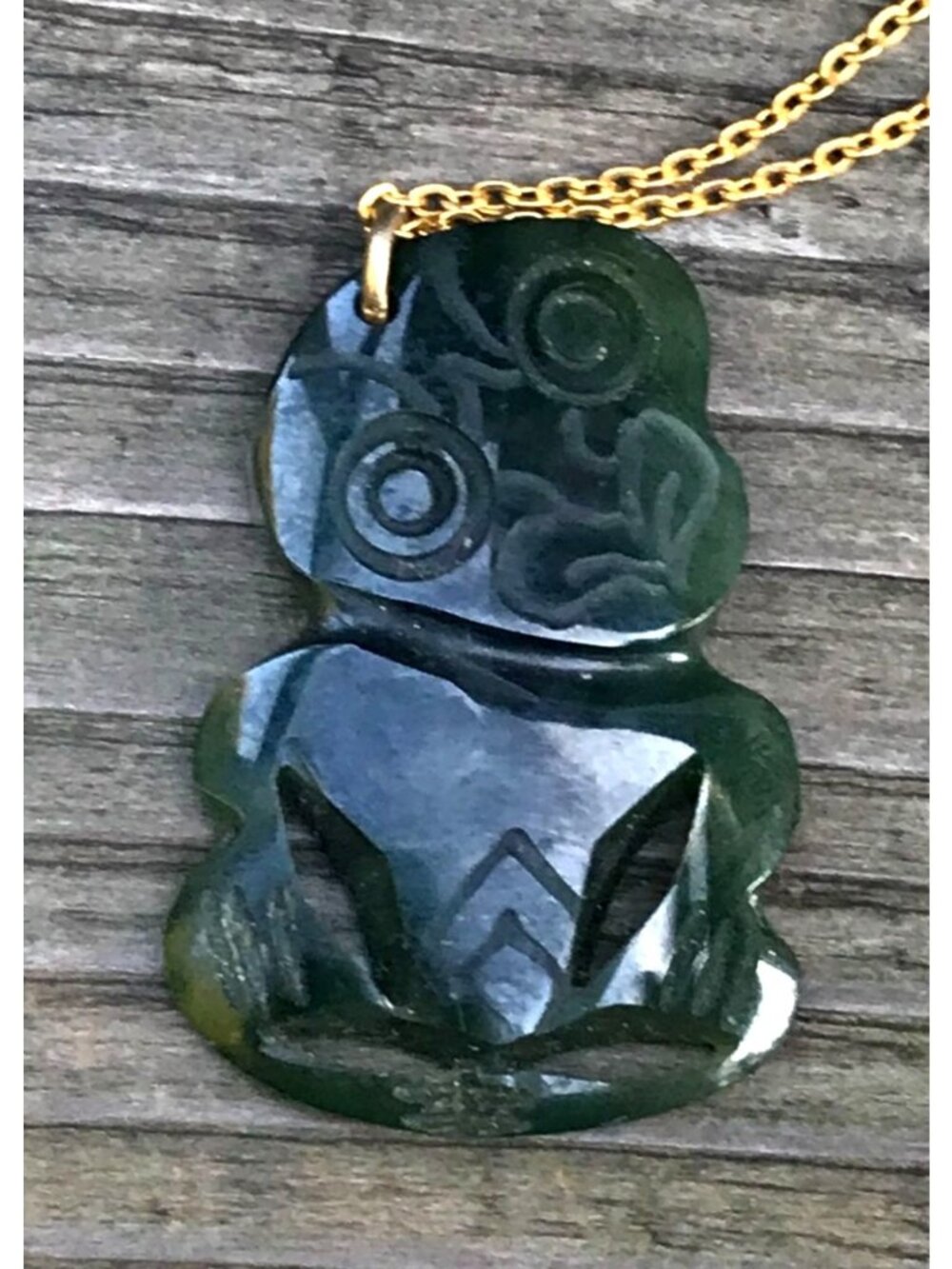 Vtg Maori He Tiki Nephrite Jade Pendant Necklace on Gold Tone Chain New Zealand